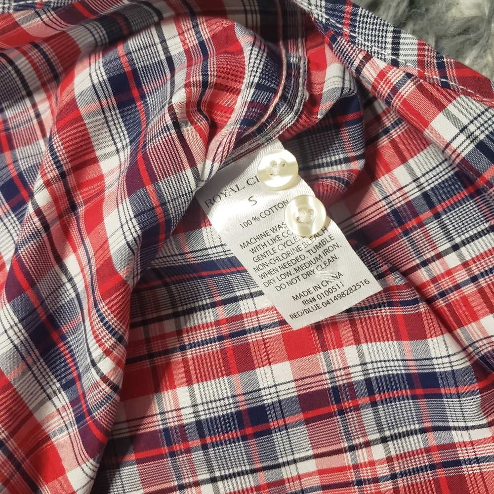 Red Short sleeve button down small - Picture 5 of 7